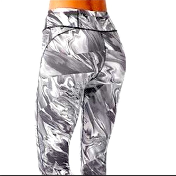 Sweaty Betty Marbled Cropped Leggings size‎ L - Picture 1 of 8